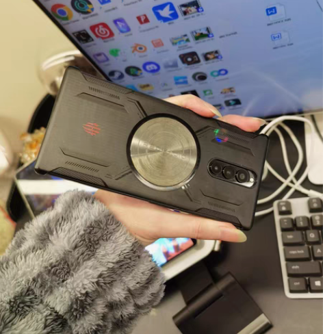 专业玩游戏，但是还是太小了 不太喜欢，还是...