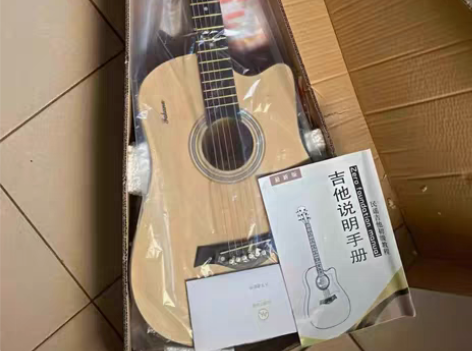 包邮转让原价一千多的全新单板民谣吉他初学者...
