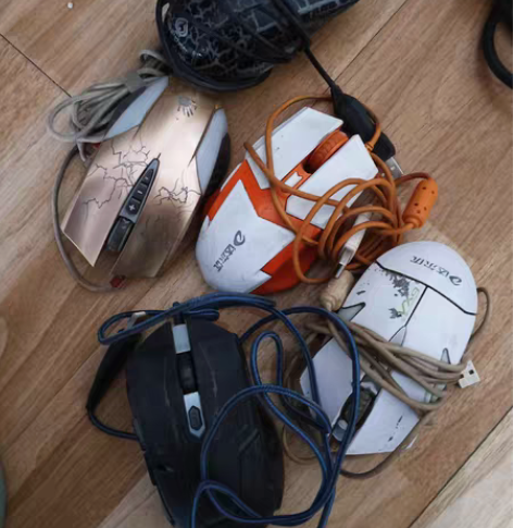 各种线，电脑显示器主机连接线，三星显示器电...