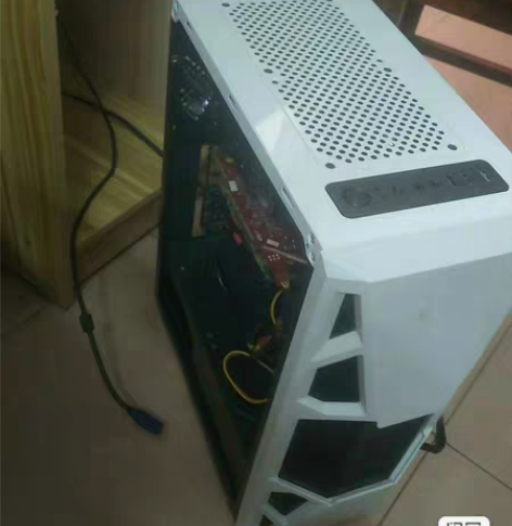 电脑主机主板是前几天新换的。华南金牌X58...