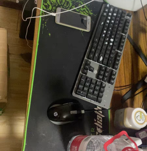 鼠标垫，大鼠标垫一共4个。尺寸是30＊70...