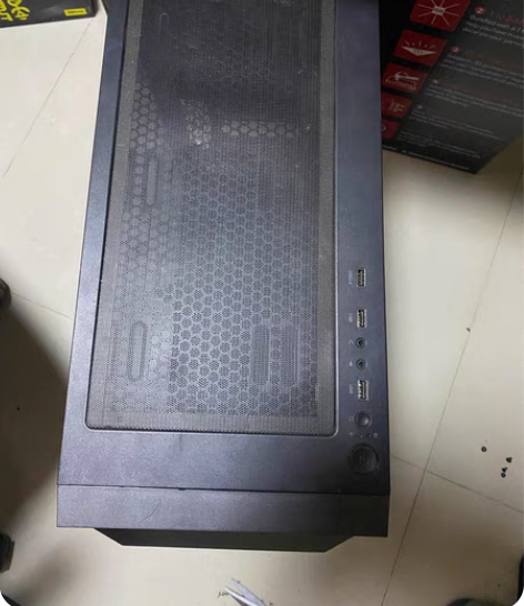 先马鲁班1号机箱 使用1年多。测透 可以装...