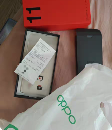 自己用的一加11顶配版。基本全新。没怎么用...