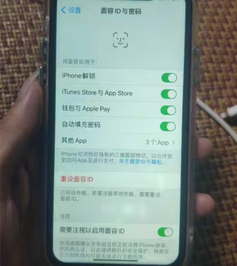 苹果xr  美版黑解   64g   换过...