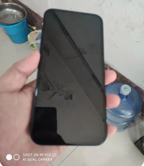 苹果14plus 256G 充电三次 嘎嘎...