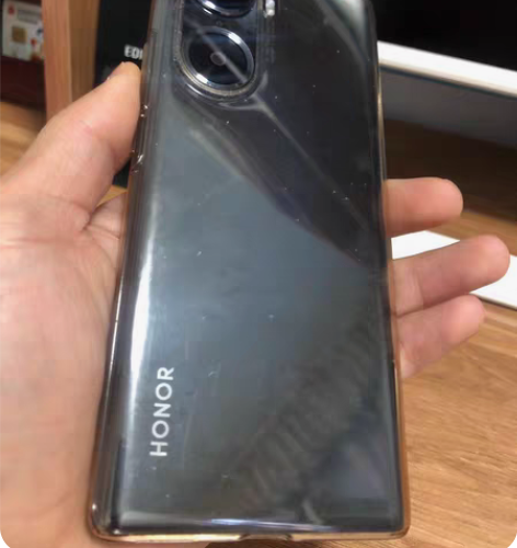 自用荣耀60，8+128黑色配置自己搜索，...