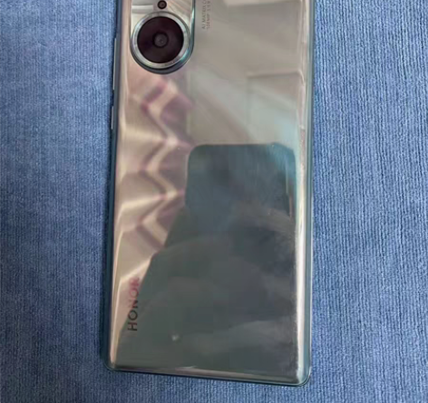 华为荣耀60，8+256g。成色没有磕碰没...