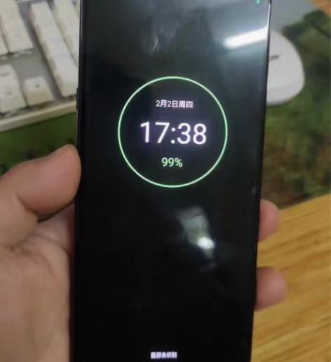个人自用摩托罗拉 Edge X30，敢确保...