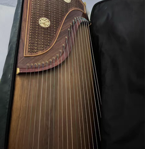 家里的旧古筝  小时候学古筝3000左右买...