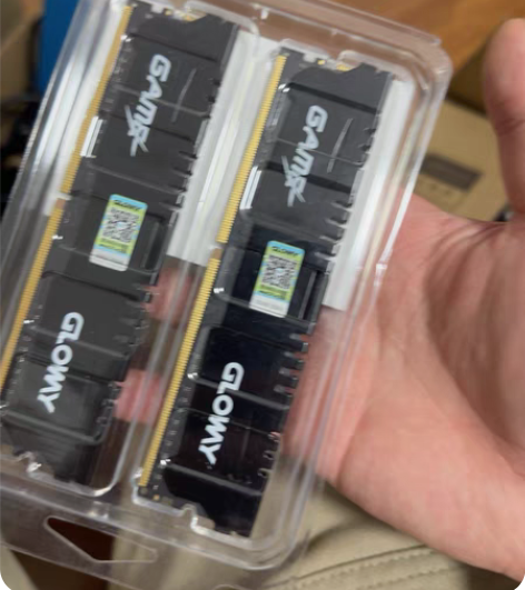 光威悍将内存 2666 8G*2 京东购入...