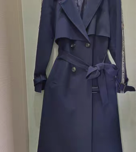 包邮简朵风衣,M码,版型正,质量非常好,做...