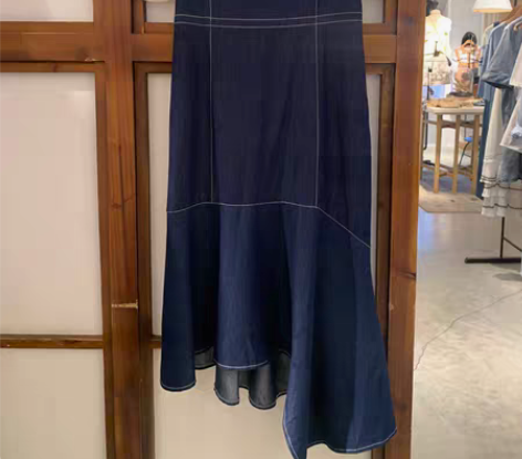 包邮背带连衣裙、门店购买 到手价四百左右，...