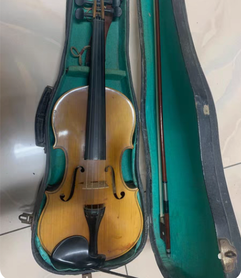 包邮上海百灵小提琴，八几年的琴 感兴趣的话...