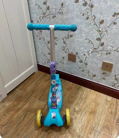 迪士尼骑滑板车的可折叠,可调节高度8-9成...