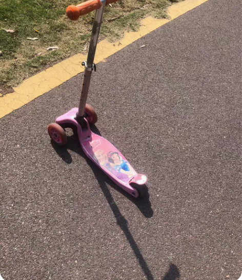 正版迪士尼冰雪奇缘儿童滑板车，宝宝长大闲置...