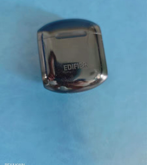 漫步者lolipods耳机 外盖有使用痕迹...