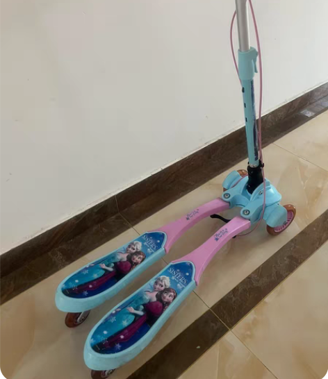 迪士尼冰雪奇缘滑板车，质量很好，车子骑起来...