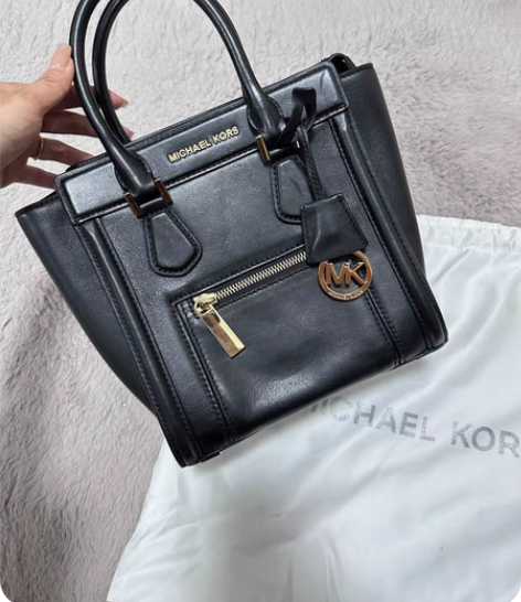 自用9成新 美代MK小号笑脸斜挎包 内里干...