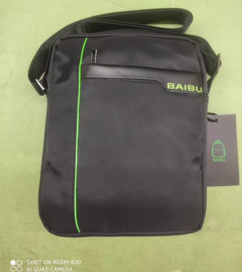 单肩包男 胸包 挎包 包包尺寸:高25厘米...