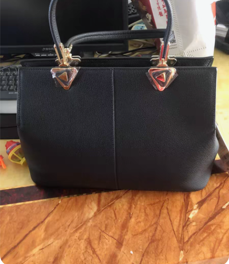 卡帝乐鳄鱼包包女2022新款斜挎女包大容量...