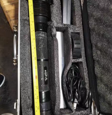 包邮出售一个远光手电，带两根大电池，一个车...