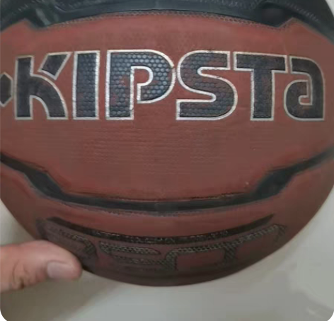 迪卡侬篮球，很结实耐磨，八成新，毕业带不走...