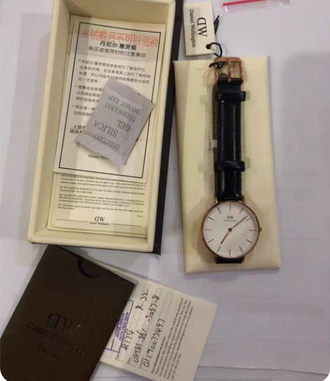 全新 DW女士手表 32mm 不议价 4年...