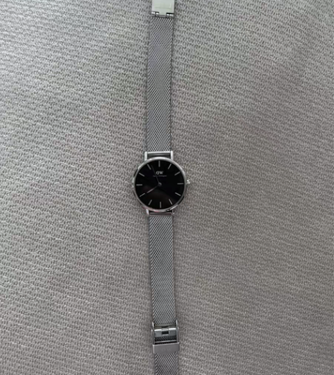 包邮dw手表，当时买来1千多，保证正品，已...