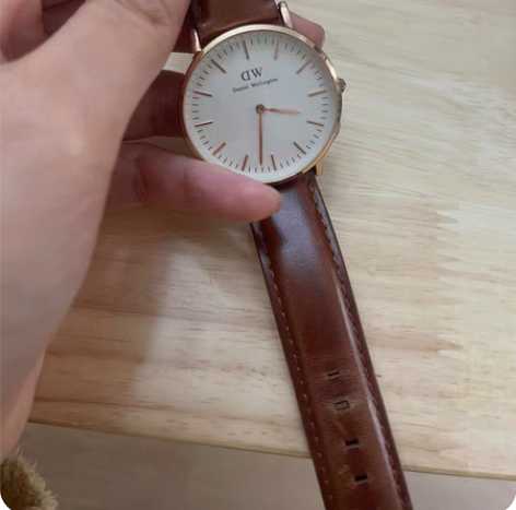 包邮DW女士手表，皮表带，正品，表带有点老...