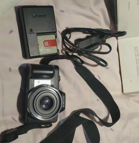 包邮索尼相机。H3。图一图二图三就是相机所...