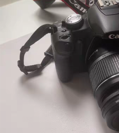 佳能500D单反相机， 搭配一支18-55...