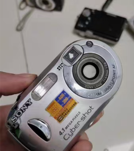 索尼DSC-p43开机拍照正常，目测出片是...