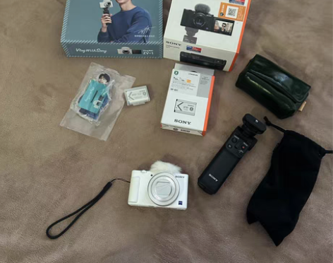 索尼zv1套装版带蓝牙手柄，两块电池，内存...