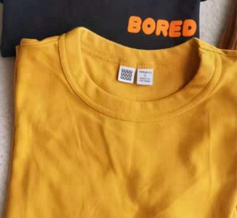 包邮优衣库专柜T买了只穿2次，两件黄色优衣...