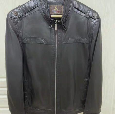 包邮啄木鸟真皮夹克商场2680元购入 10...