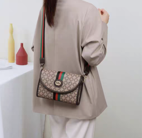 纪诗哲包包女2022新款单肩斜挎包高级感小...