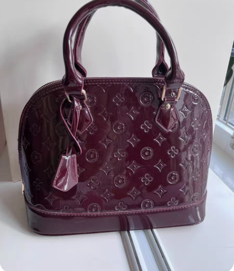 别人送的手提包，精致好看大方，全新包邮，转...