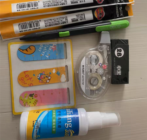 已毕业，处理一些晨光文具 8支黑色中性笔芯...