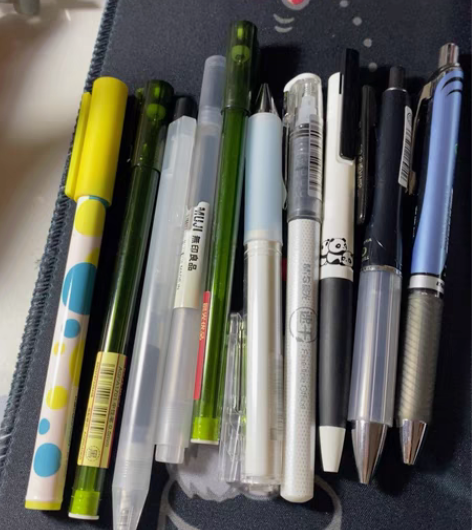 无印良品，斑马，晨光等中性笔一共18元，不...