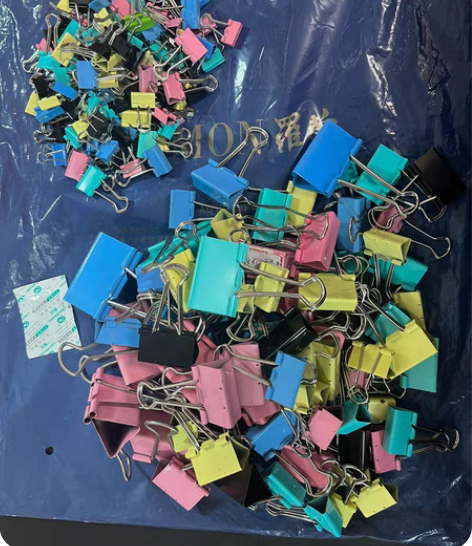 燕尾夹 200个  90个中大。110个小...