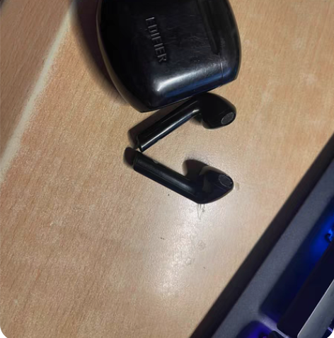 漫步者耳机 自用的 完好无损 轻微使用痕迹...