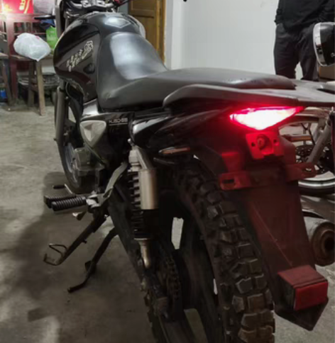 豪江摩托车，自己骑的，发动机150的，大马...