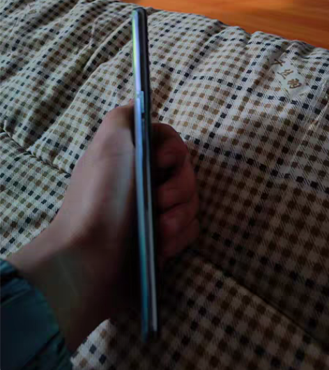 真我Q3pro狂欢版   瑕疵   有要的...