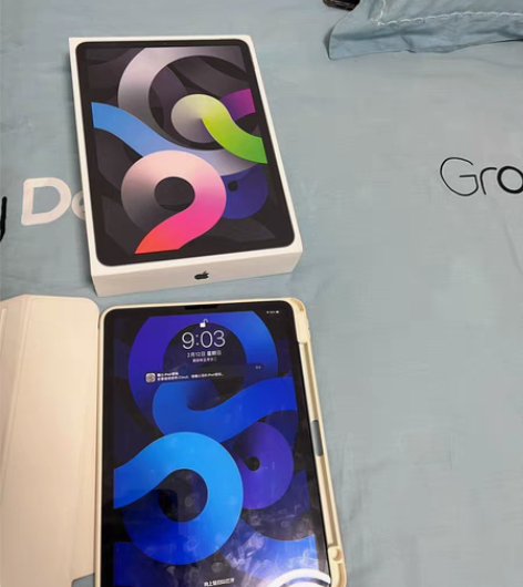 蓝色iPad Air4 去年6月份买的考试...