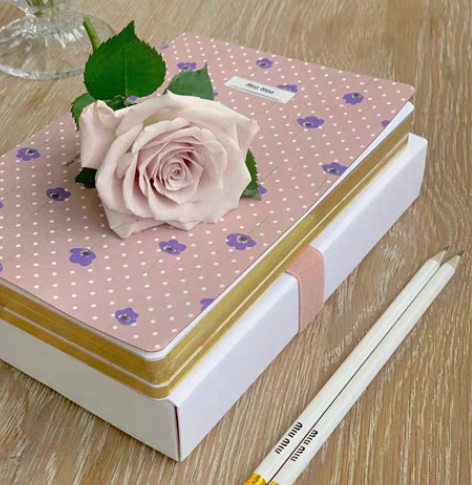 包邮miumiu 新年礼物 笔记本套装 全...