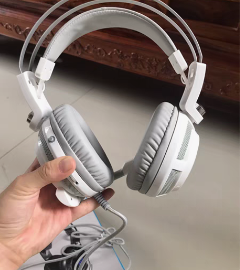 惠普头戴式耳机 几乎全新 一百多买的 就用...