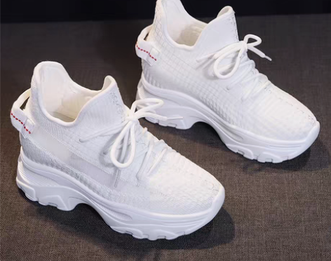 转卖小白鞋内增高鞋 只试穿了一下9999新...