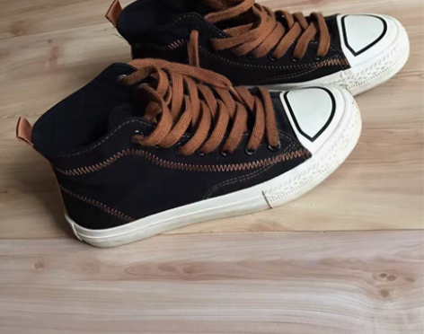 人本黑色高帮帆布鞋，36码，买小了穿的挤脚...