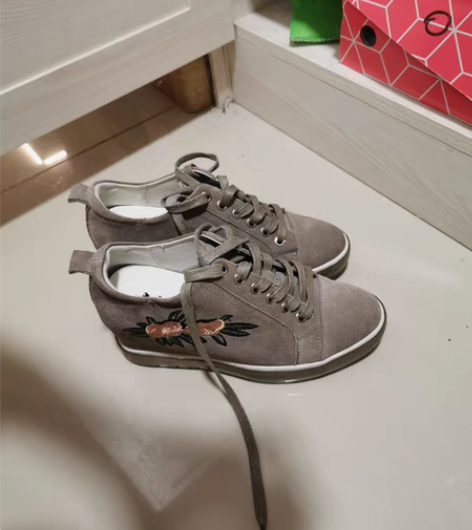 包邮全新没穿过的内增高鞋好看可小刀 感兴趣...