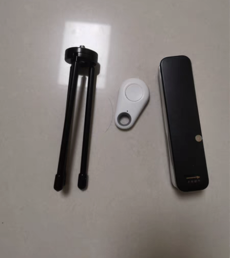 包邮自拍杆，有三脚架，可以横拍竖拍，有蓝牙...